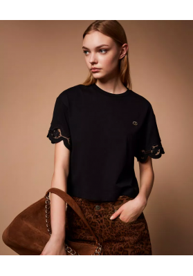 camiseta con bordado floral