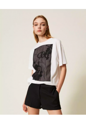 camiseta over con bordado floral