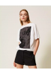camiseta over con bordado floral