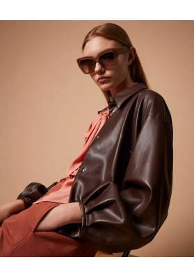 chaqueta efecto piel con cuello camisero