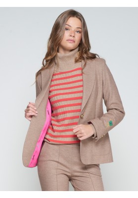 chaqueta beige punto bordado