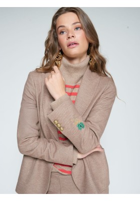 chaqueta beige punto bordado