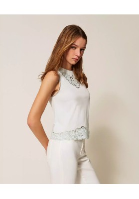 top bordado con incrustaciones