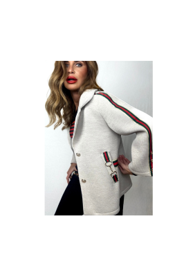 chaqueta over piedra