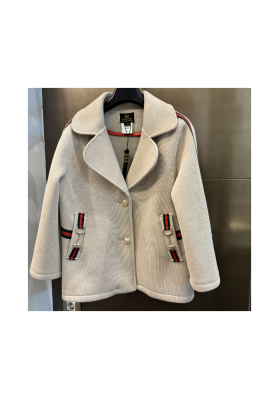 chaqueta over piedra