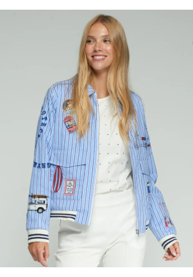 chaqueta azul con rayas
